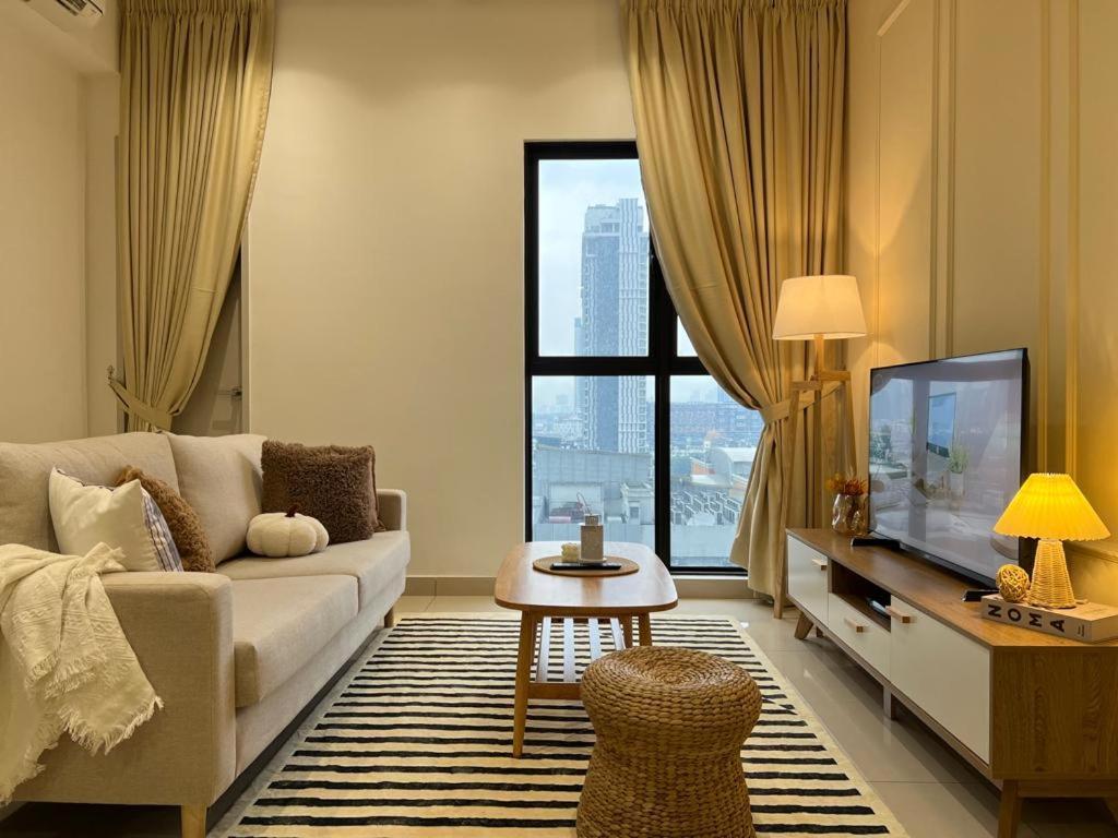 Kl View 2r1b Free Wifi 6pax Apartment *